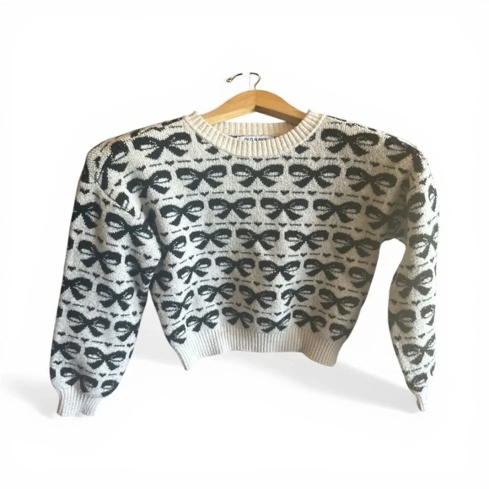 Old Navy White Crewneck Sweater with Black Bow Jacquard Girls Size Small 6-7 Top